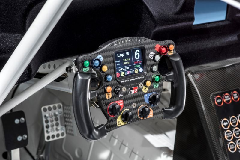 Toyota GR Supra Racing Concept wnetrze Kierownica GR Supry Sport Concept