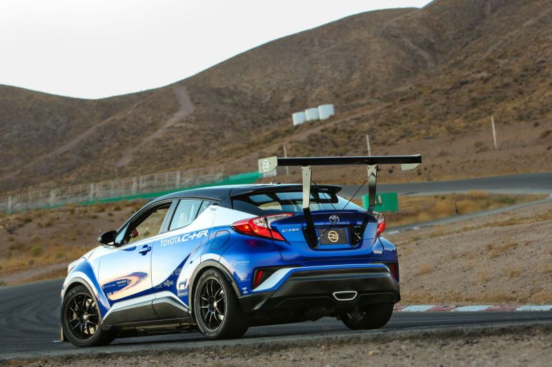 Toyota C-HR R-tuned na targach SEMA