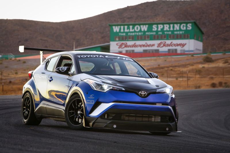 Toyota C-HR R-TUNED SEMA Toyota C-HR R-TUNED wystawiona na targach SEMA