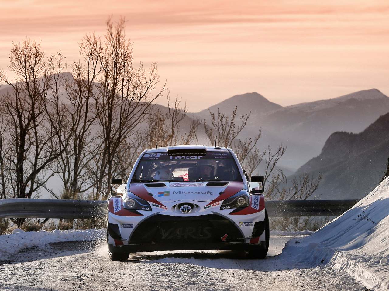 Toyota Yaris WRC Yaris WRC to pierwszy samochód Toyoty przygotowanym do udziału w Rajdowych Mistrzostwach Świata, zbudowany w obecnym stuleciu