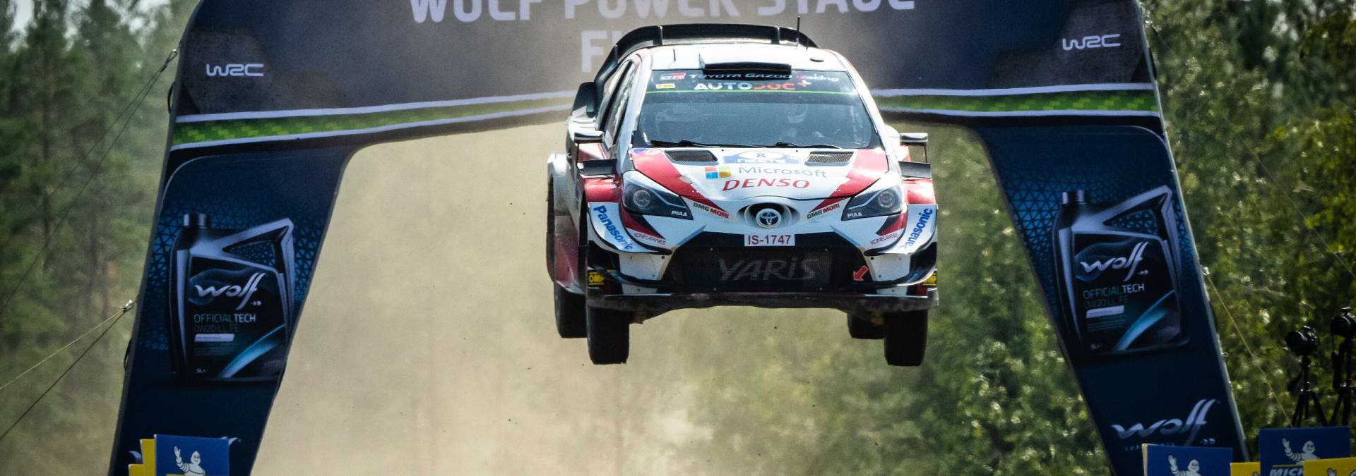 Tanak ucieka rywalom w WRC