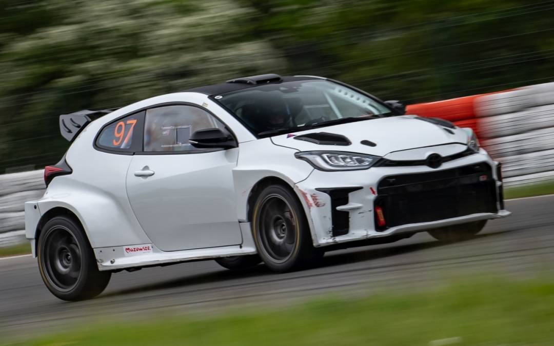 TOYOTA GR CUP 2026 nabiera tempa. Dominacja GR Yarisa i emocjonujące rundy na Torze Kielce oraz Torze Modlin