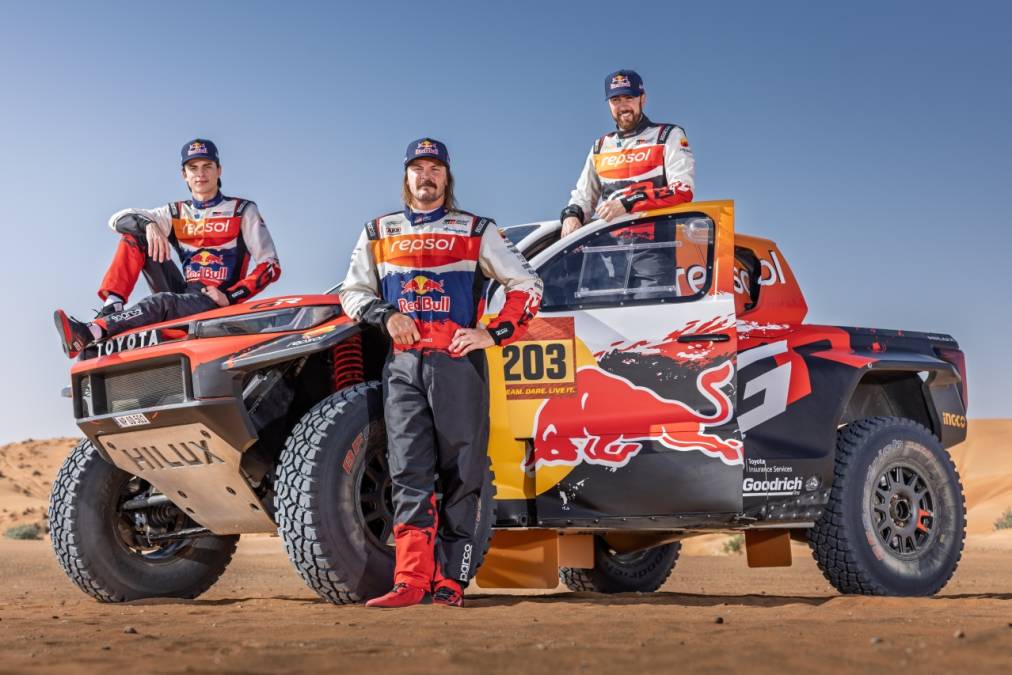 Toyota stawia na nowego DKR GR Hilux w sezonie 2026 – celem zwycięstwo w Rajdzie Dakar i mistrzostwo W2RC