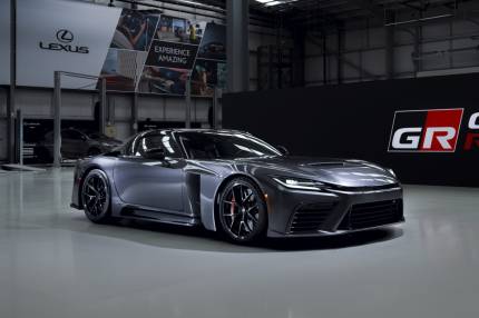 Od Toyoty 2000GT do GR GT. Jak flagowy samochód GAZOO Racing nawiązuje do kultowego poprzednika