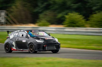TOYOTA GR CUP 2026: kolejni finaliści po rywalizacji na Torze Poznań. Czas na Tor Kielce i GR86 na Mugello