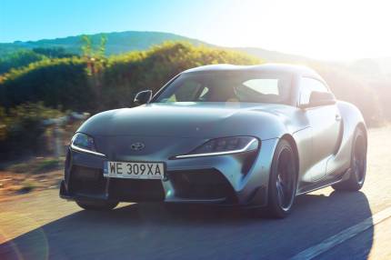 Toyota GR Supra w rękach mistrza driftu. “Dla mnie jest legendą wszech czasów”