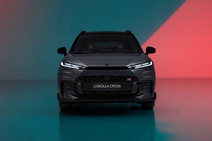 Nowa Corolla Cross z odświeżoną stylistyką i nowymi technologiami. Debiut wersji GR SPORT