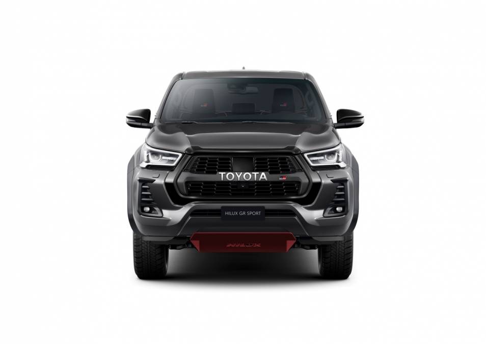 Toyota prezentuje nowego Hiluxa GR Sport inspirowanego rajdami
