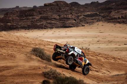 TOYOTA GAZOO Racing obejmuje prowadzenie w Rajdzie Dakar 2023