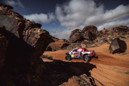 5 Toyot Hilux T1+ w TOP10 Rajdu Dakar 2023 po 4. etapie