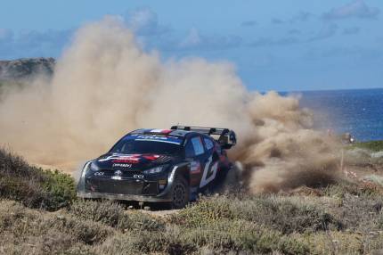 Toyota na podium Rajdu Sardynii
