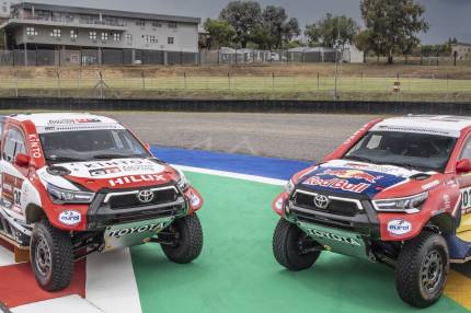 Cztery Hiluxy na Rajd Dakar 2021