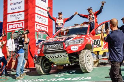 Al-Attiyah drugi w Rajdzie Dakar, udany debiut Alonso