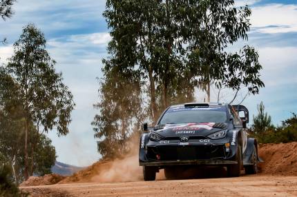 Trzy Toyoty GR YARIS Rally1 HYBRID powalczą o pierwsze zwycięstwo w Rajdzie Sardynii