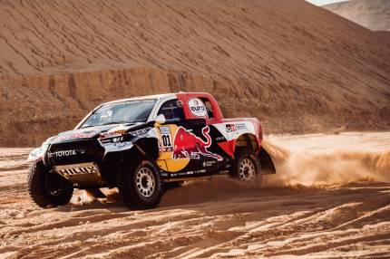 Dakarowe zwycięstwo TOYOTA GAZOO Racing. GR DKR Hilux T1+ załogi Al-Attiyah/Baumel najszybszy