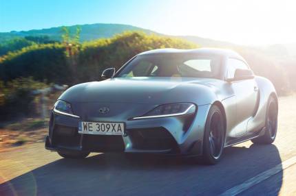 Toyota GR Supra w rękach mistrza driftu. “Dla mnie jest legendą wszech czasów”
