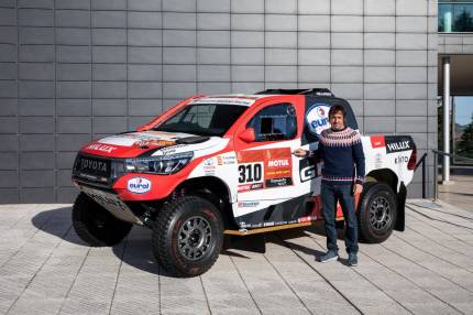 Toyota Hilux Dakar trafiła do muzeum Fernando Alonso