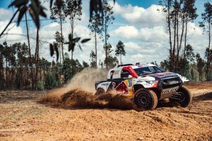 TOYOTA GAZOO Racing i Nasser Al-Attiyah z podwójnym mistrzostwem w pierwszym sezonie World Rally-Raid Championship