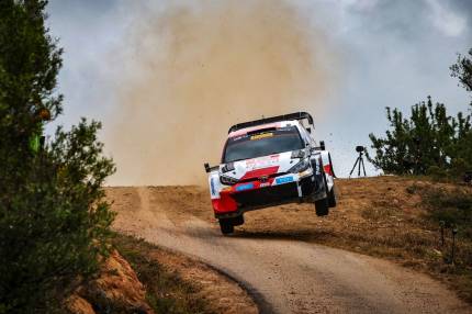 Podium dla TOYOTA GAZOO Racing w Rajdzie Sardynii. Kalle Rovanperä powiększa przewagę w WRC